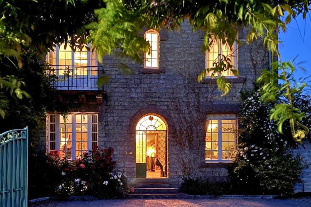 Κήπος έξω από το Lala Saul