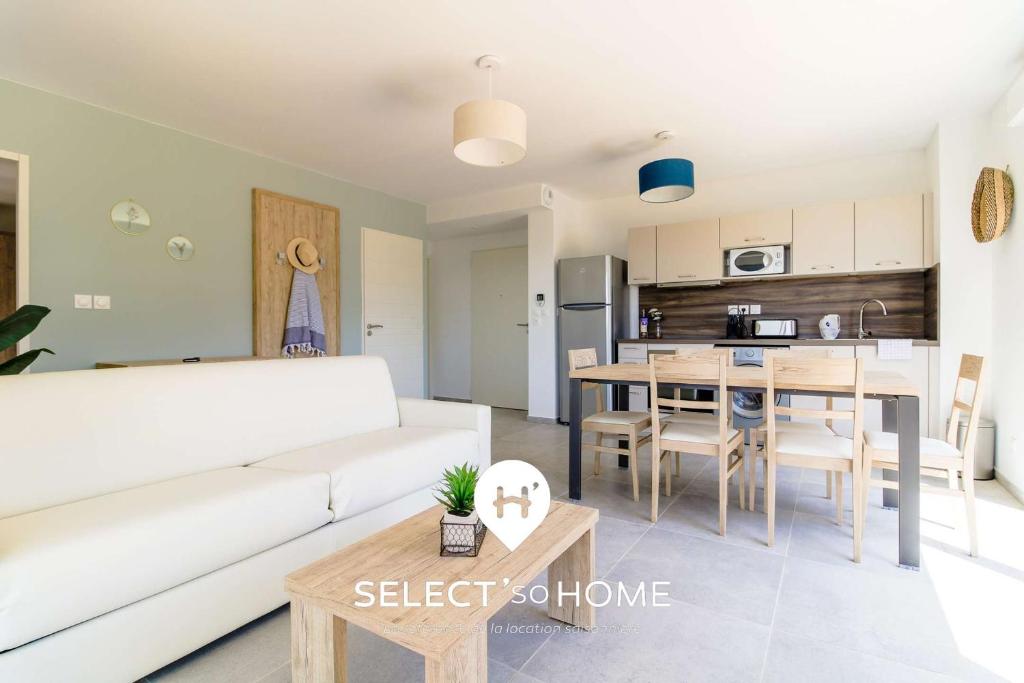 Köök või kööginurk majutusasutuses SELECT'soHOME - T3 - Résidence avec piscine et cascade ! - CAPNAT-C03