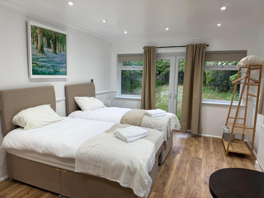 Ένα ή περισσότερα κρεβάτια σε δωμάτιο στο Stansted Stop Over