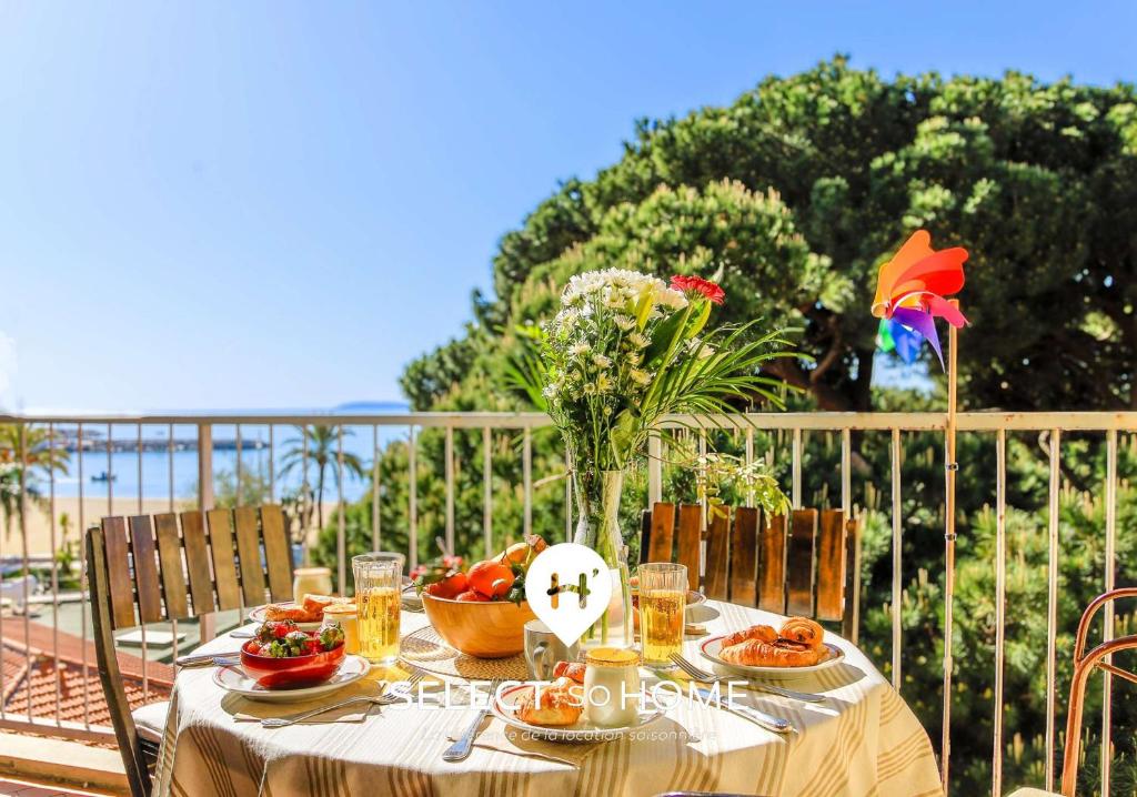 Φαγητό σε αυτό το διαμέρισμα ή κάπου εκεί κοντά