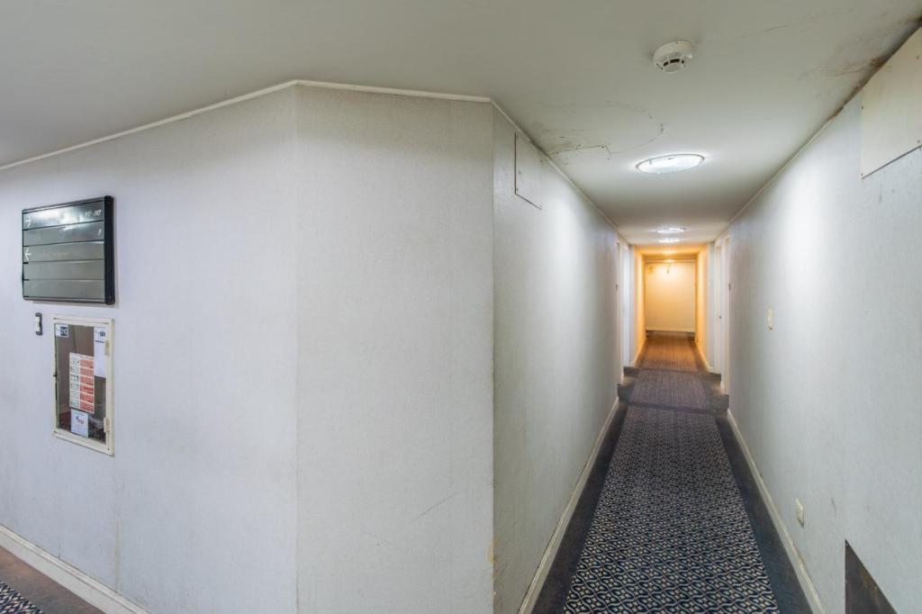 Una televisión o centro de entretenimiento en Departamento para tres BA