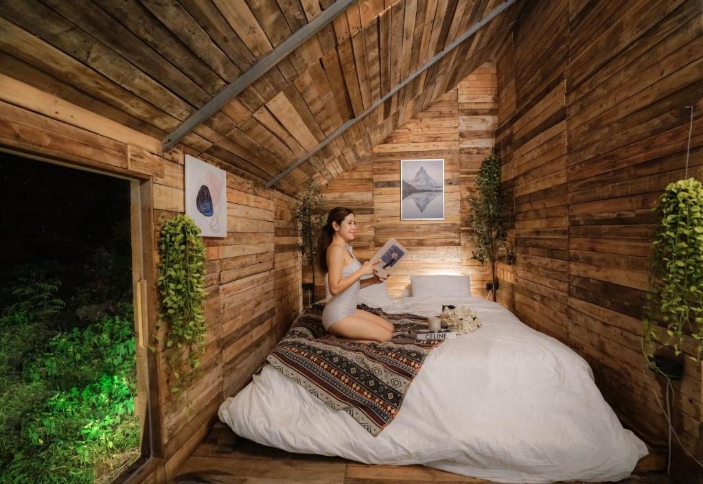 Postel nebo postele na pokoji v ubytování Purimantra River Kwai