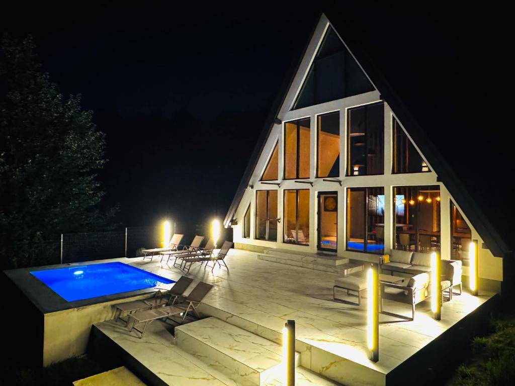 Bazén v ubytování Alpin Chalet & SPA nebo v jeho okolí