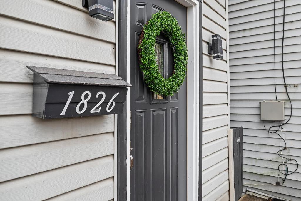 Φωτογραφία από το άλμπουμ του Charming 3Bed 2&half Bath with Deck & Free Strt Parking στο Πίτσμπουργκ