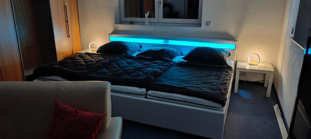 Postel nebo postele na pokoji v ubytování Grüne Auszeit Dresden 2