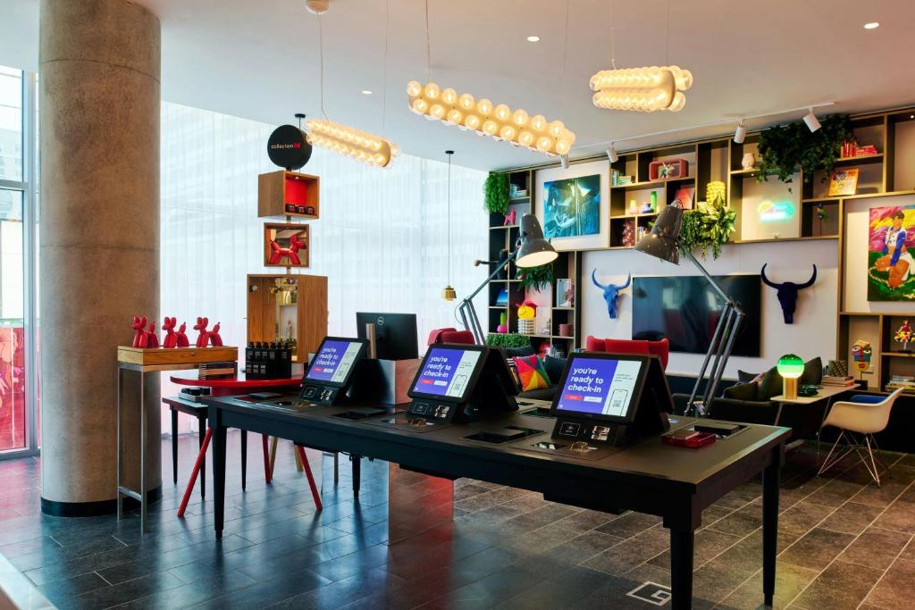 citizenM Austin Downtown photo