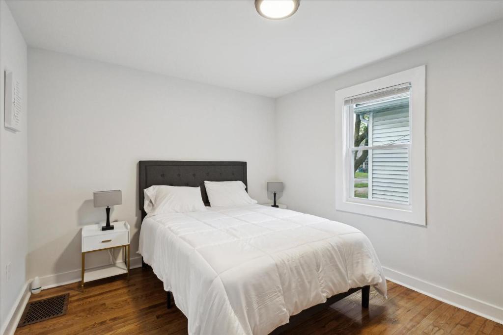 Ένα ή περισσότερα κρεβάτια σε δωμάτιο στο Airport Hanger Suite I