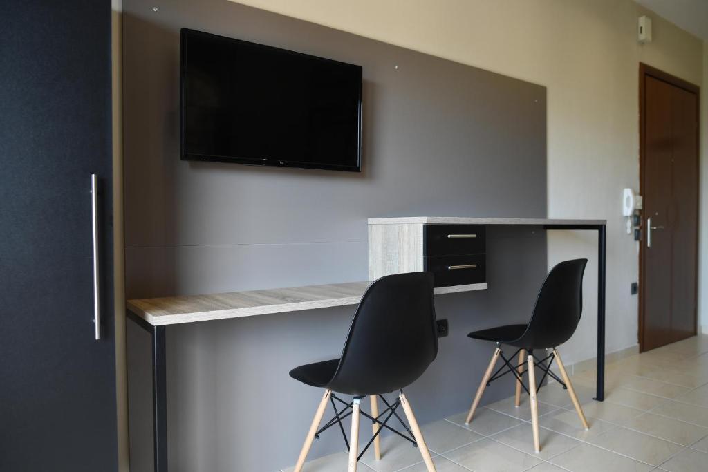 Telewizja i/lub zestaw kina domowego w obiekcie 4 Seasons Luxury Apartments