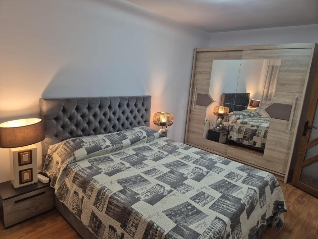 Postel nebo postele na pokoji v ubytování Cozy Central