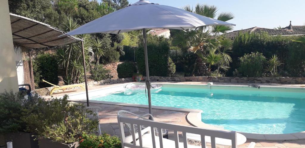 Saint-Raphael 2 pièces indépendants piscine prohe golf