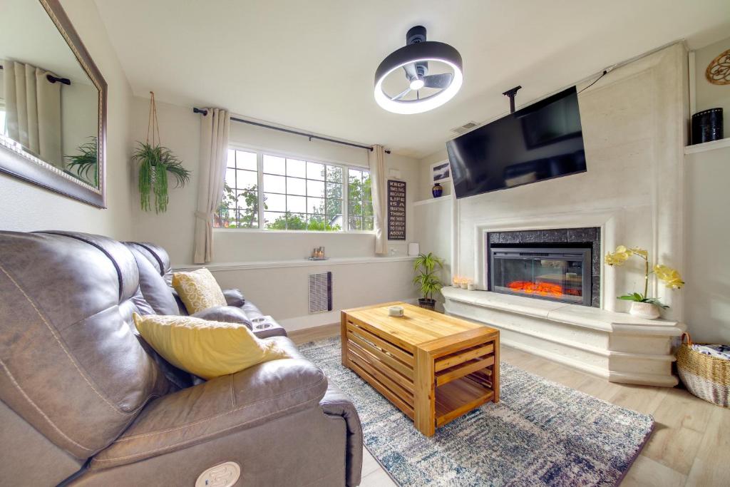 Istumisnurk majutusasutuses The Salty Hawk Hideaway - Chic Washington ADU