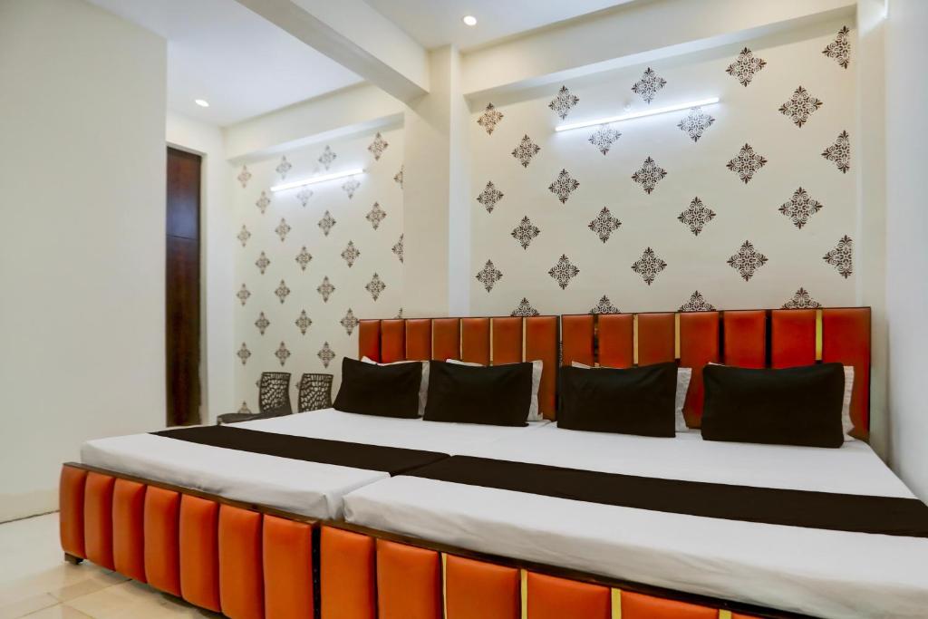 Posezení v ubytování Hotel O Sri