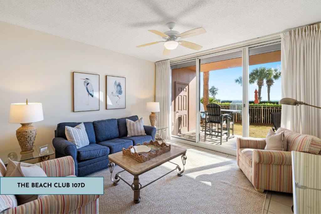 Χώρος καθιστικού στο The Beach Club 107D