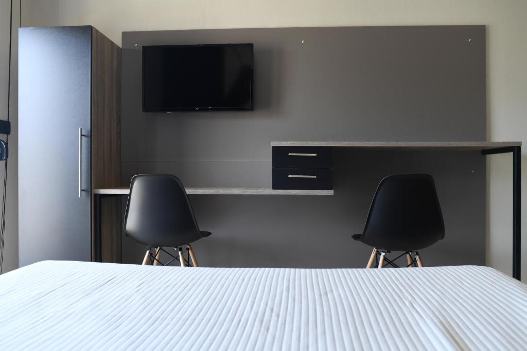 Telewizja i/lub zestaw kina domowego w obiekcie 4 Seasons Luxury Apartments
