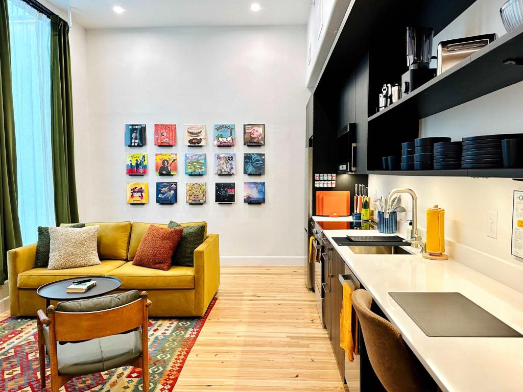 Nhà bếp/bếp nhỏ tại Loft 307 - The William - Vinyl - Downtown Vibes