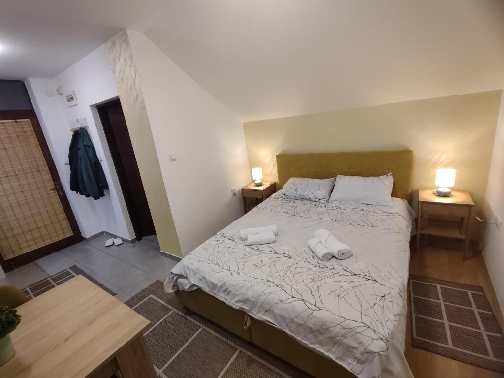a bedroom with a bed with two towels on it at Apartman Stay 23 Studio - Free Parking in Smederevo