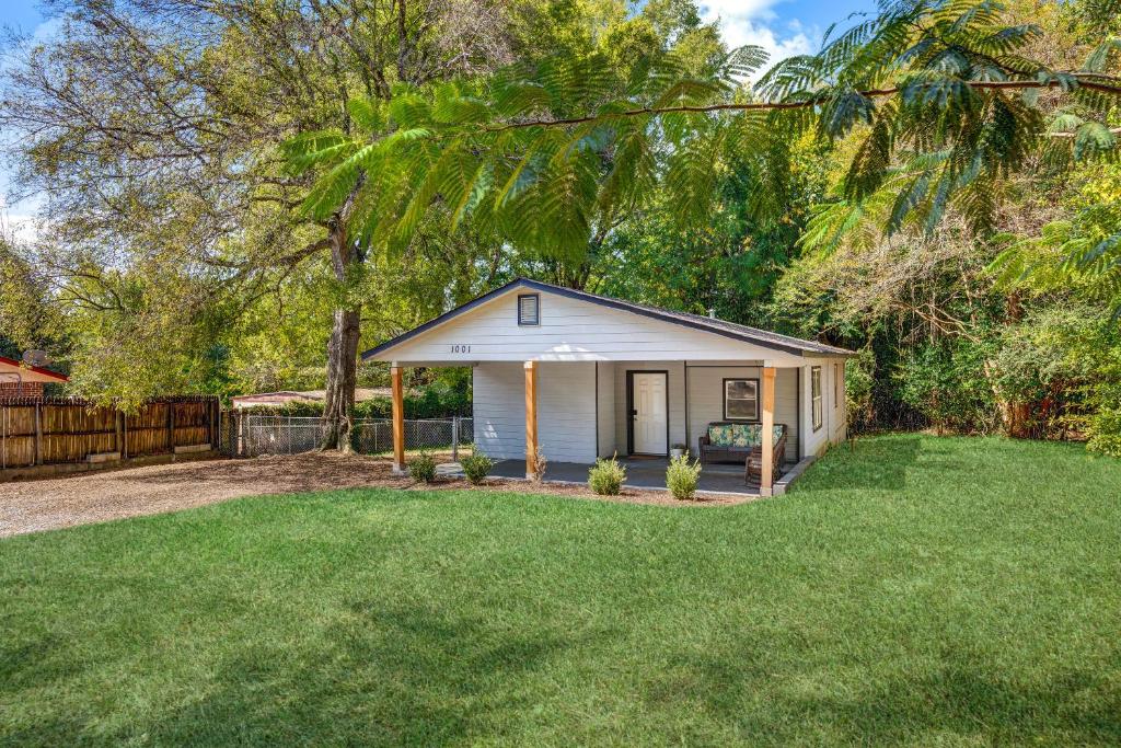 En have udenfor New Listing with Sunny Bungalow, Near Rafting and Golf