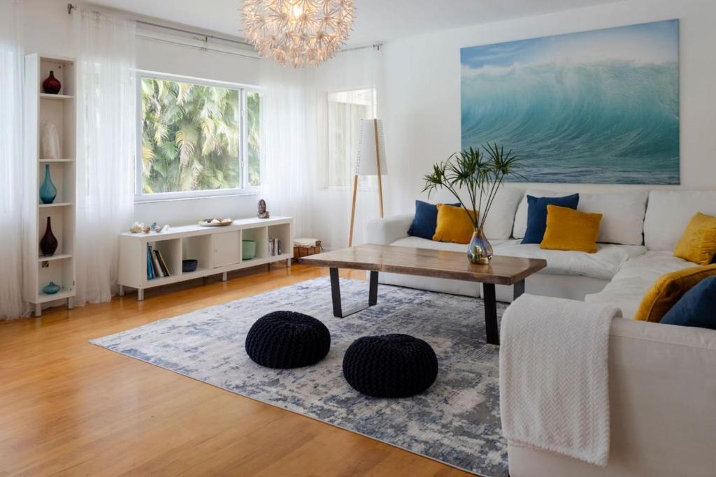 Χώρος καθιστικού στο Chateau Lamour Tropical Oasis plus Private Treehouse