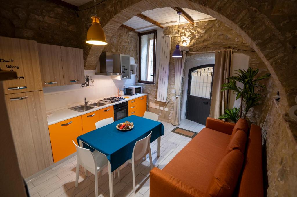 Η κουζίνα ή μικρή κουζίνα στο Dimora del tufo