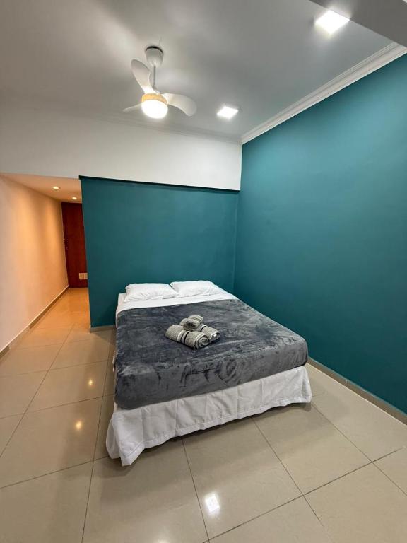 Una cama o camas en una habitación de Studio lindo e completo no Centro RJ