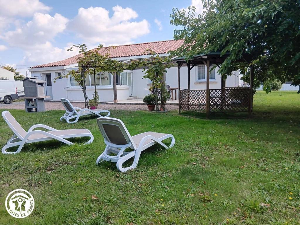 Maison rénovée avec grand jardin, proche des Sables-d'Olonne, 4 chambres, terrasse et Wifi
