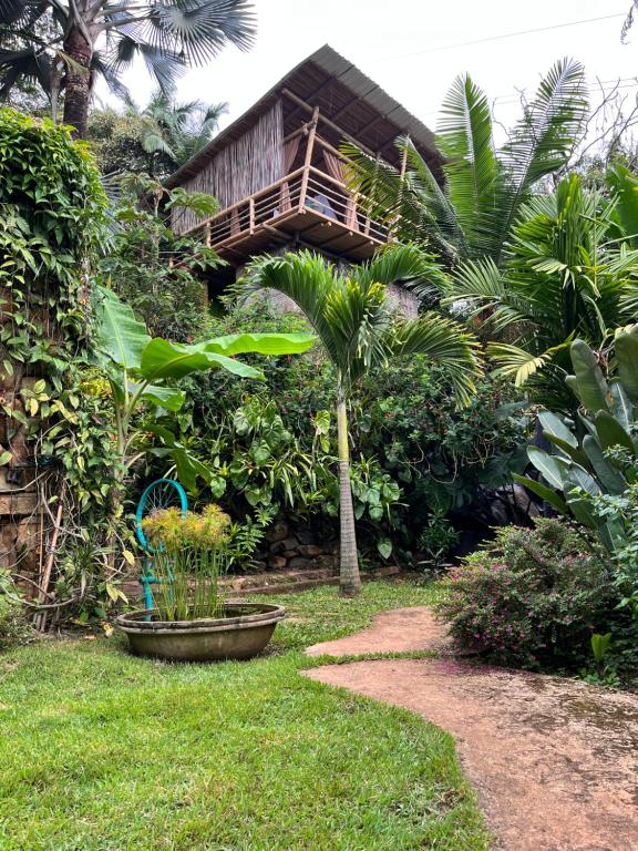 Aed väljaspool majutusasutust Cabaña privada en Cali, rodeado de naturaleza