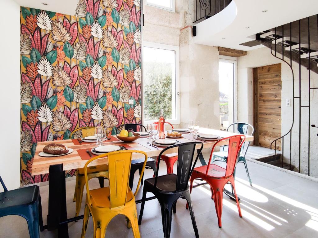 Gîte d'Architecte 6 Pers. avec Terrasse et Jardin à Pissotte - FR-1-426-480