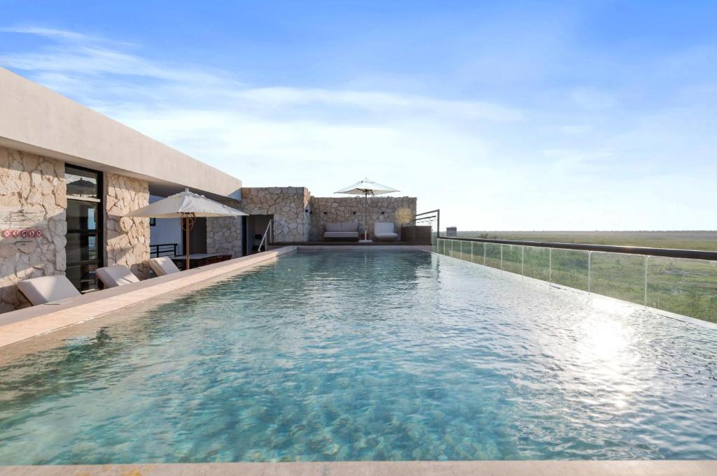 Πισίνα στο ή κοντά στο Strela, Penthouse with jacuzzi and ocean view