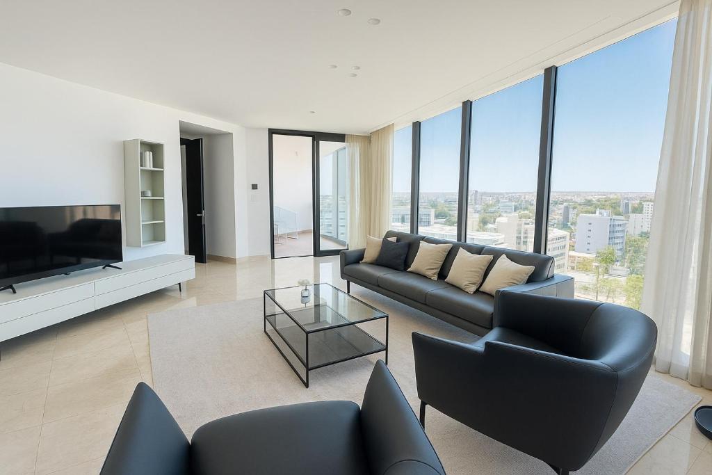 Χώρος καθιστικού στο SkyHigh Park View Residence