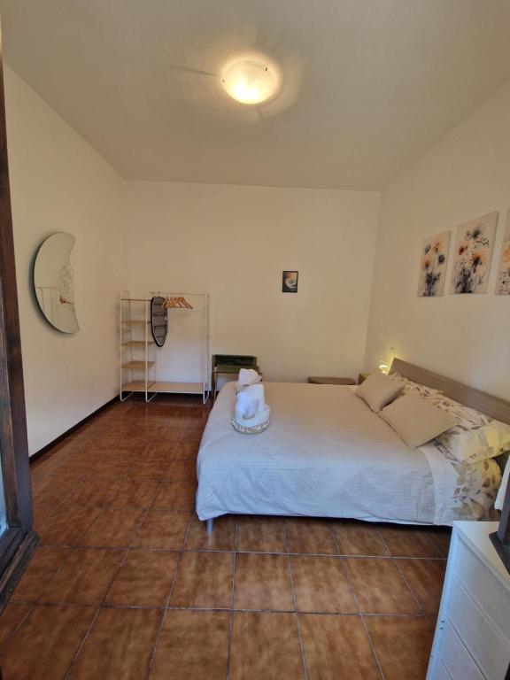 Postel nebo postele na pokoji v ubytování Daisy, cozy apartment in como