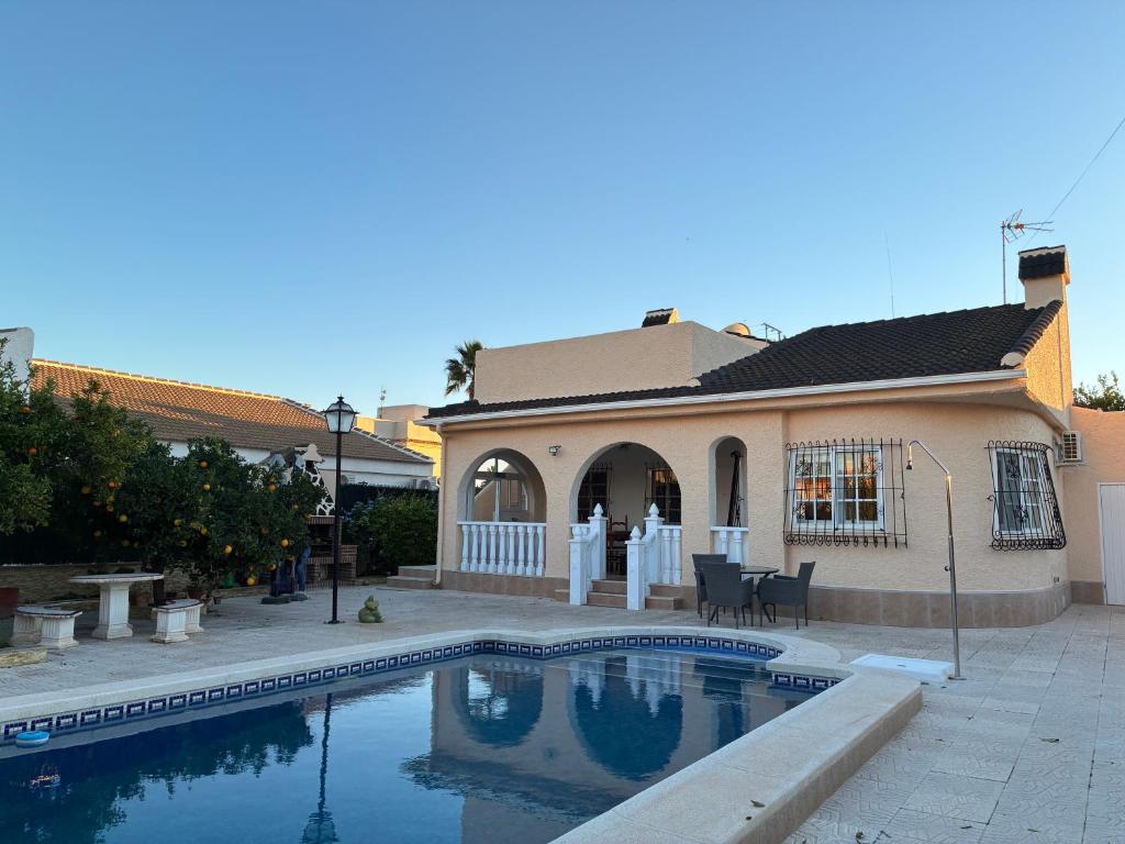 Swimmingpoolen hos eller tæt på Oasis del mar