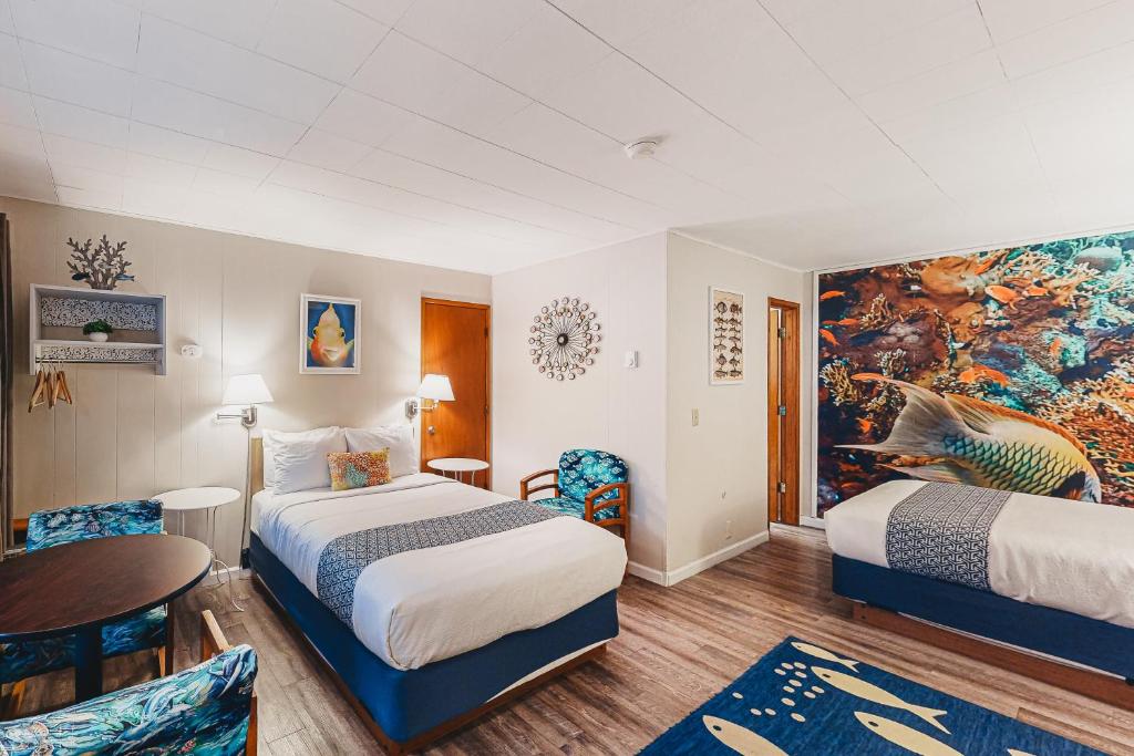 Giường trong phòng chung tại Lamplighter Inn - 111 Tropical Fish Cove