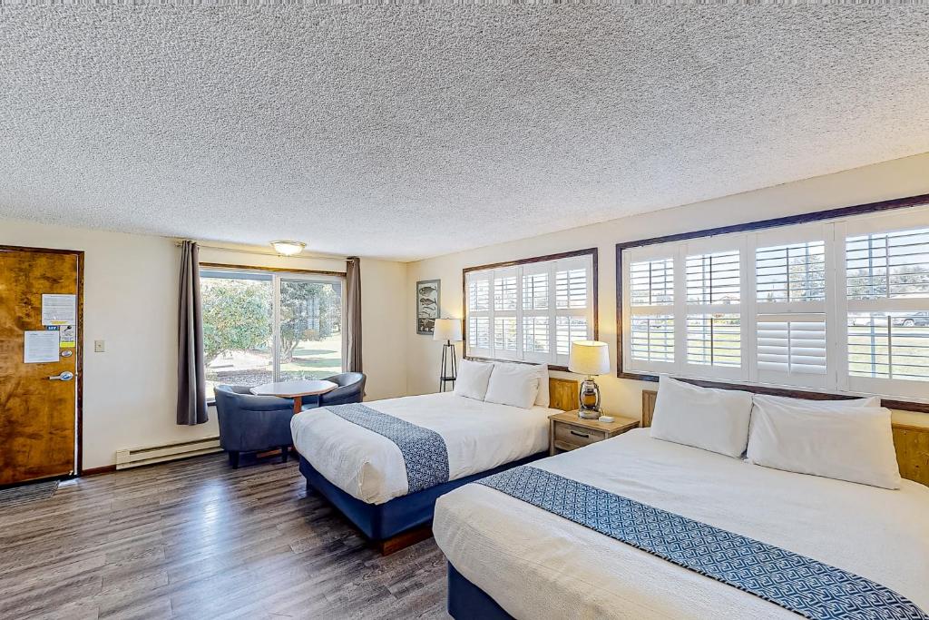 Ένα ή περισσότερα κρεβάτια σε δωμάτιο στο Lamplighter Inn - 117 Whale Watching
