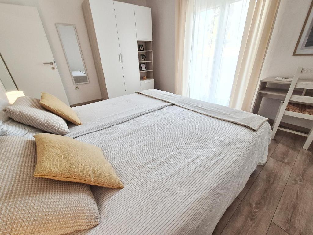 Apartments TENA with Private Parking - 14