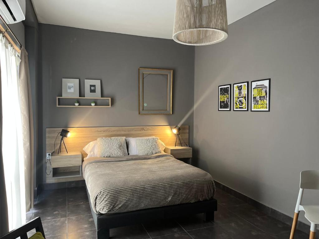 Postel nebo postele na pokoji v ubytování Defensa 821 - Studios in San Telmo