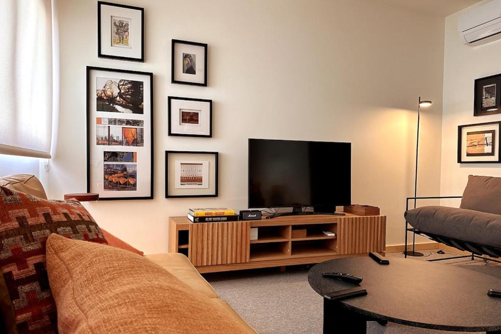 BOLHÃO - Stylish downtown two bedroom apartment