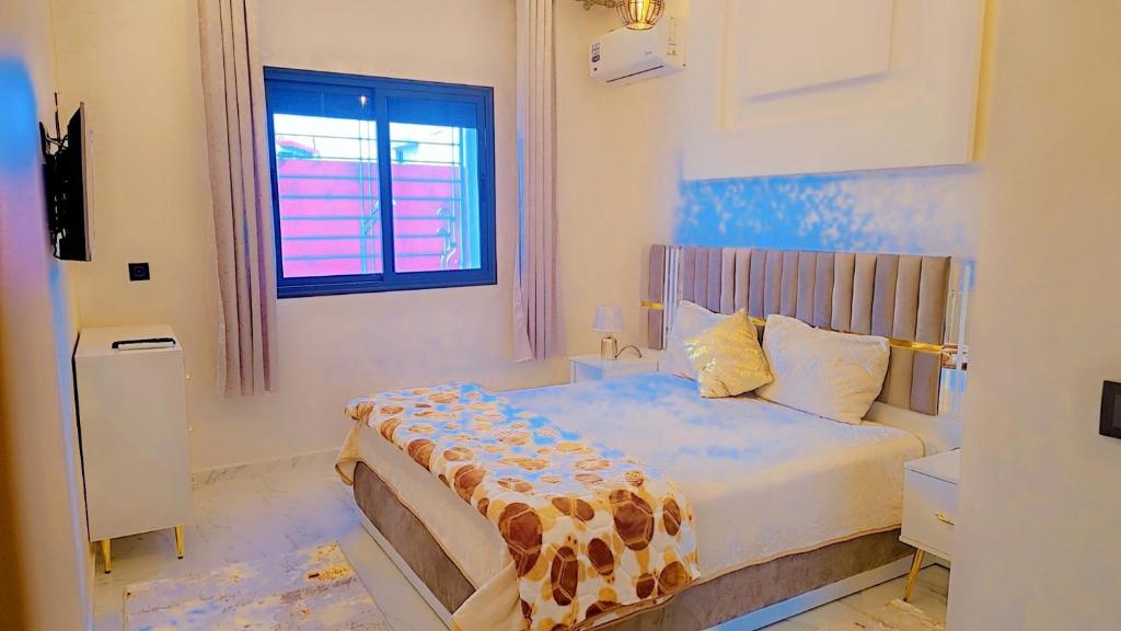 Giường trong phòng chung tại Luxuriöse Wohnung in Fez