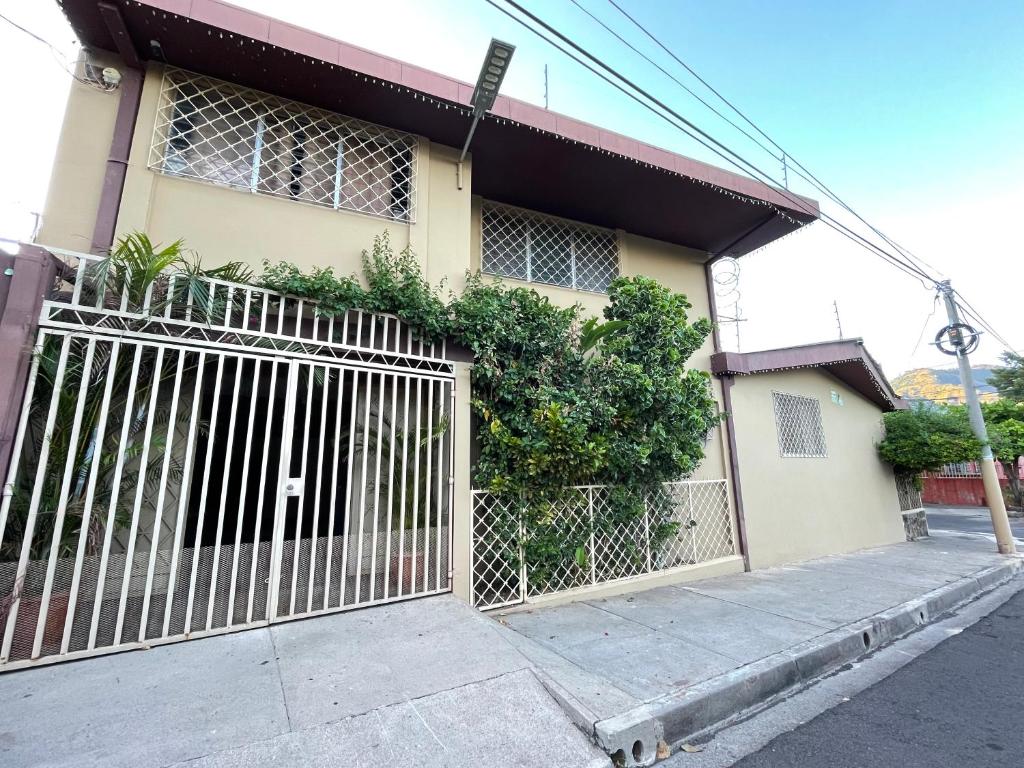 Το κτήριο όπου στεγάζεται  ο ξενώνας