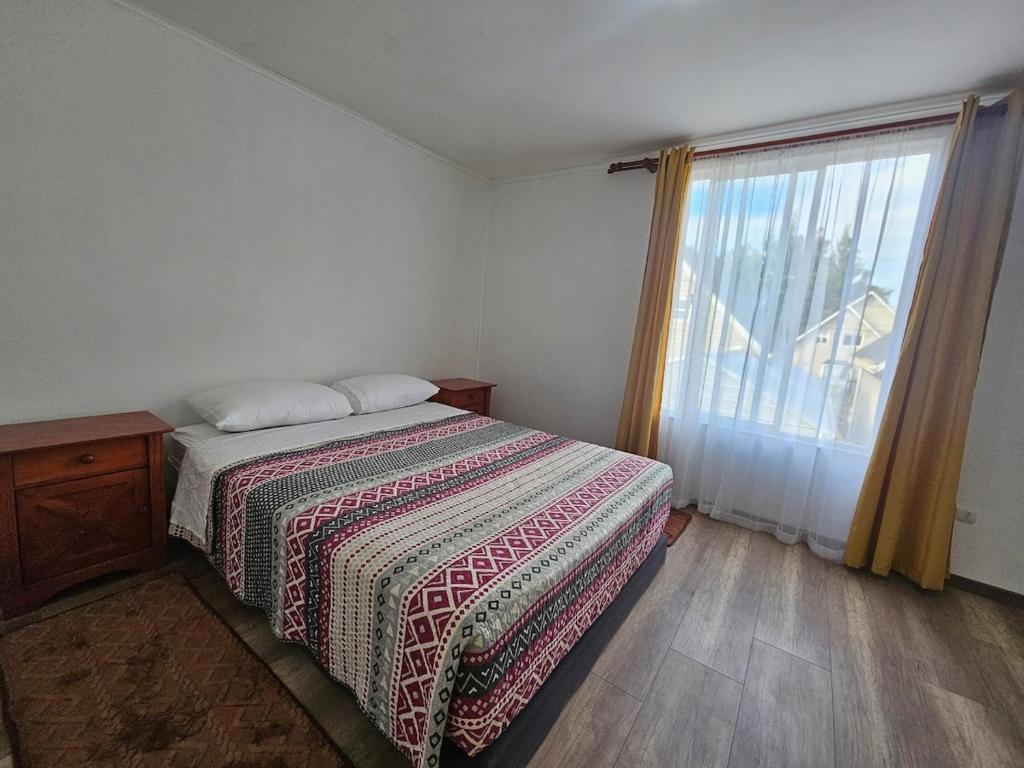 Postel nebo postele na pokoji v ubytování Acogedora casa centrica en Valdivia para 4 personas