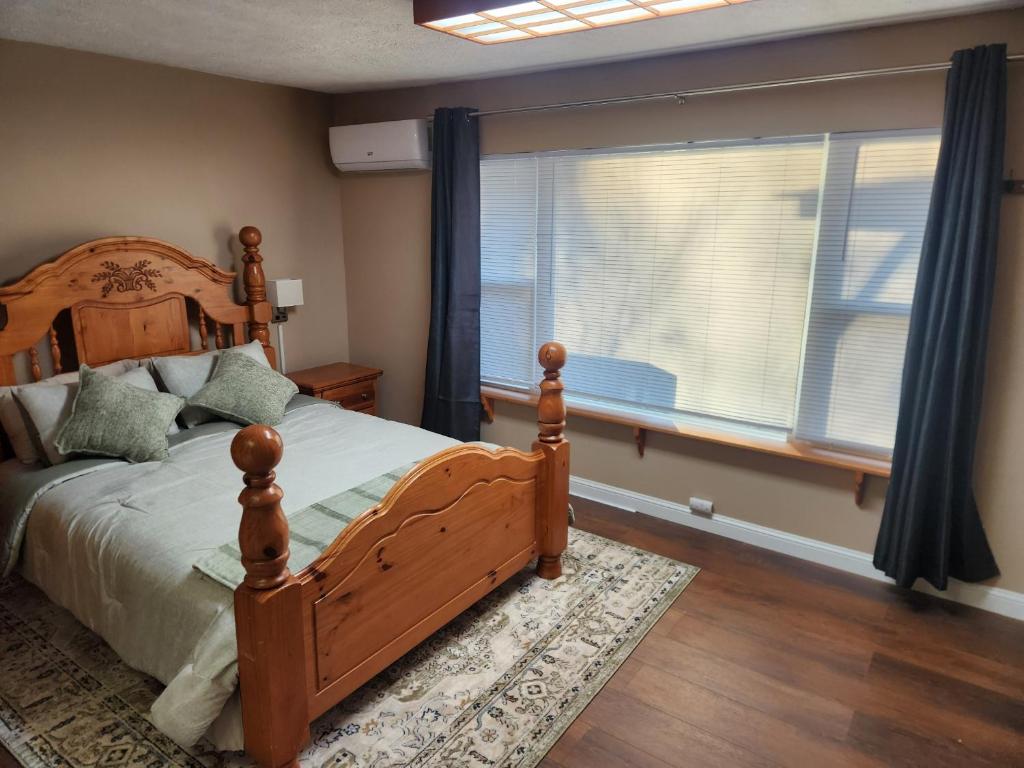 Postel nebo postele na pokoji v ubytování The Leafy Green Country Studio