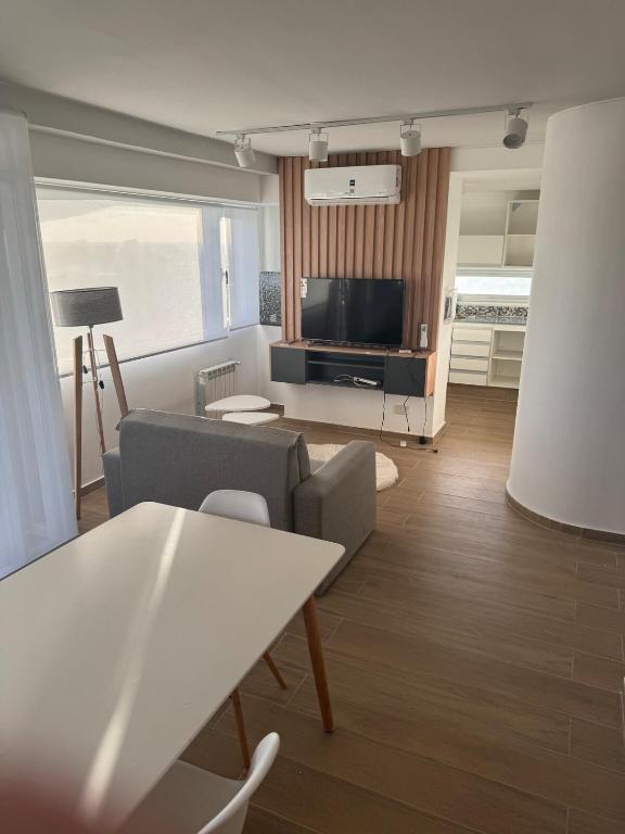 Depto 6p , 1 dormitorio mas sofá cama en living