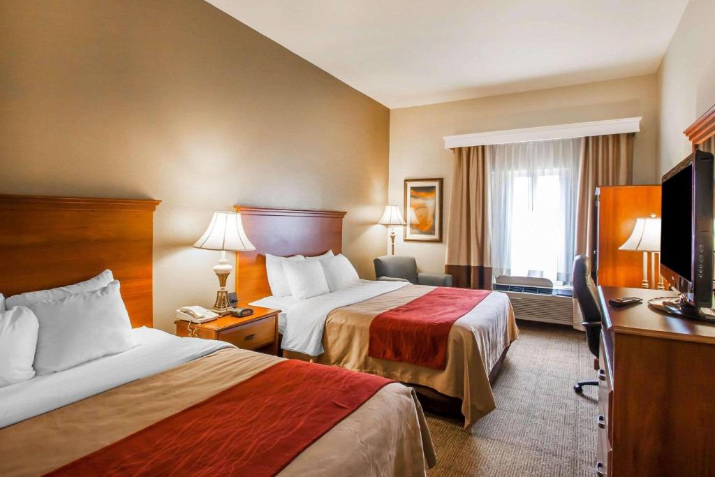 Quality Inn & Suites Germantown North - Queen Room With Two Queen Beds - Non-Smoking