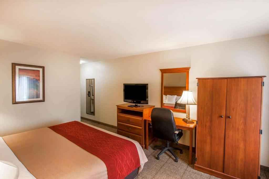 Quality Inn & Suites Germantown North - Queen Room - Disability Access/Non-Smoking