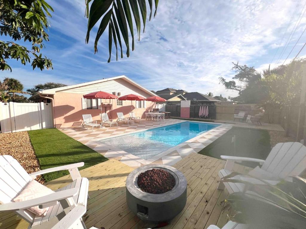 Πισίνα στο ή κοντά στο Luxury Beach & Pool House Oasis By Cali Villas