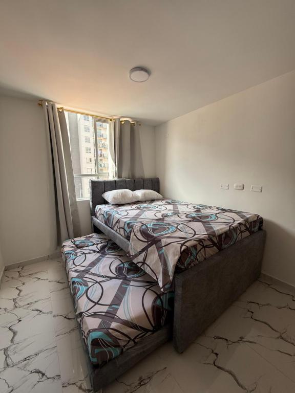 Voodi või voodid majutusasutuse Apartamento con Piscina en Ricaurte toas