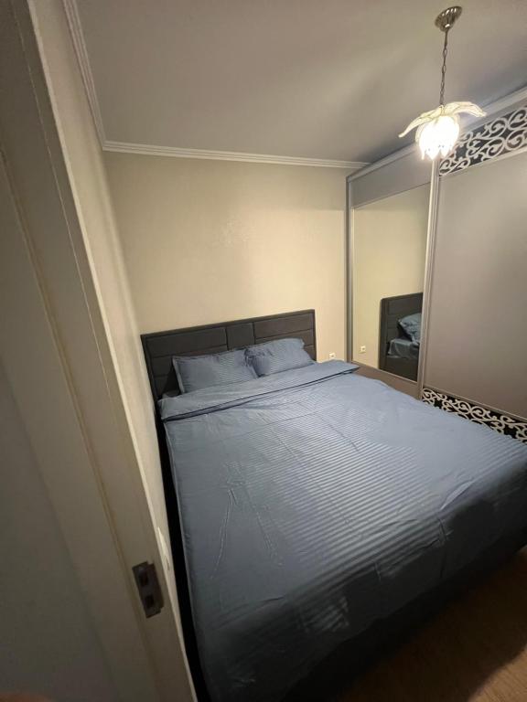 Ένα ή περισσότερα κρεβάτια σε δωμάτιο στο Chișinău Quiet Stay