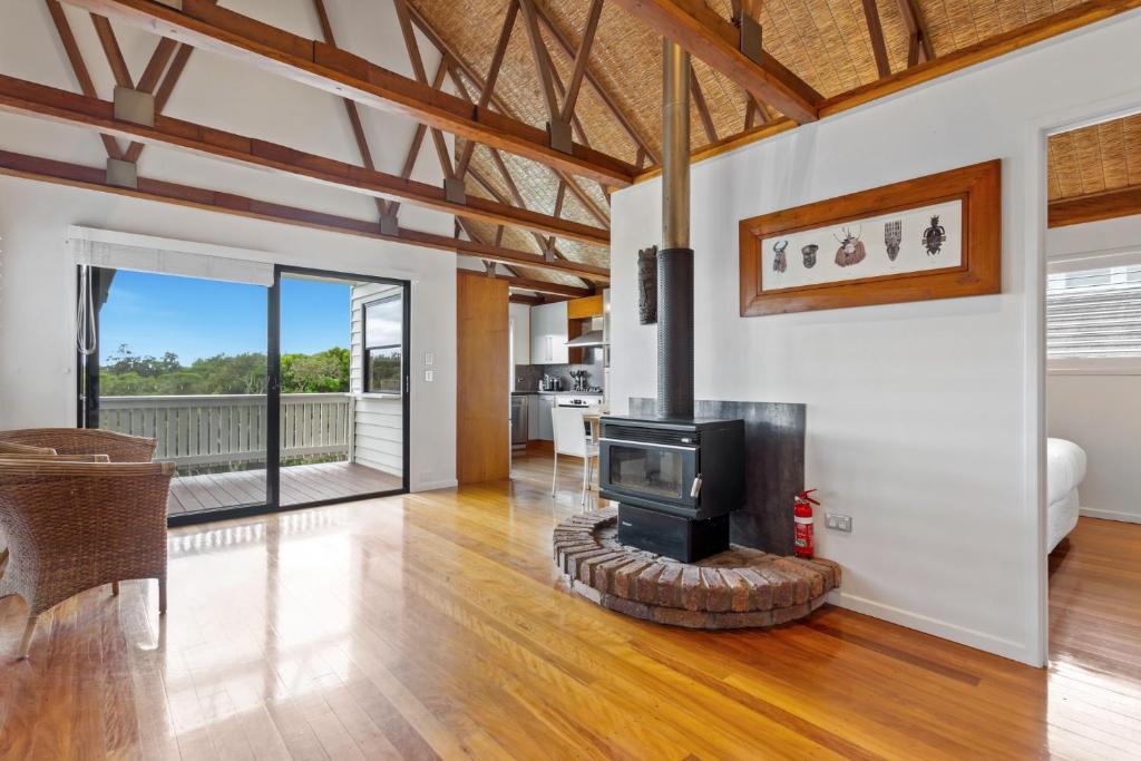 Köök või kööginurk majutusasutuses Beachfront 3-Bed with Private Pool & Fireplace