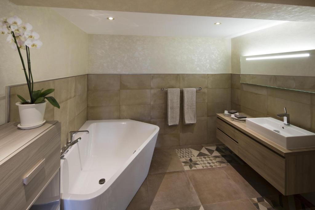 Boutique Hotel Albergo Brione - Resim 31