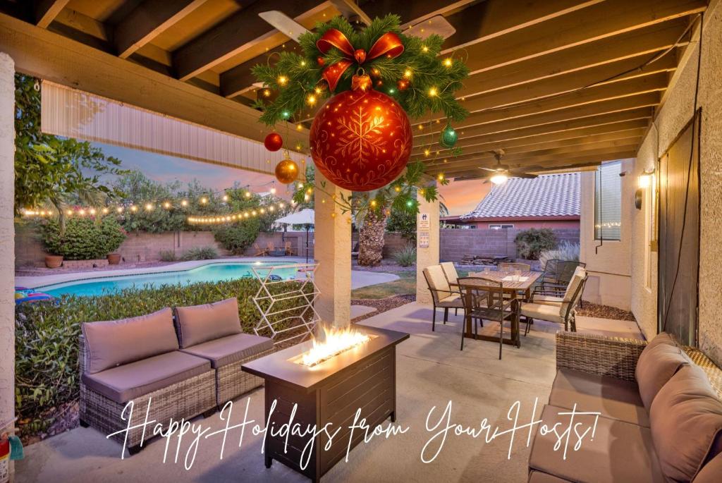 Bazén v ubytování Desert Ridge - Hot Tub - Fire Pit - 4BR Retreat - Near Top Golf Courses nebo v jeho okolí