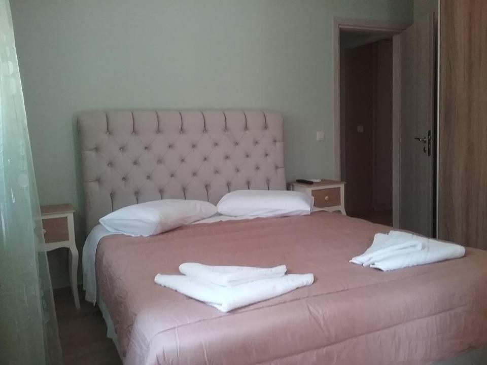 A bed or beds in a room at Villa Lobos (Labrini)